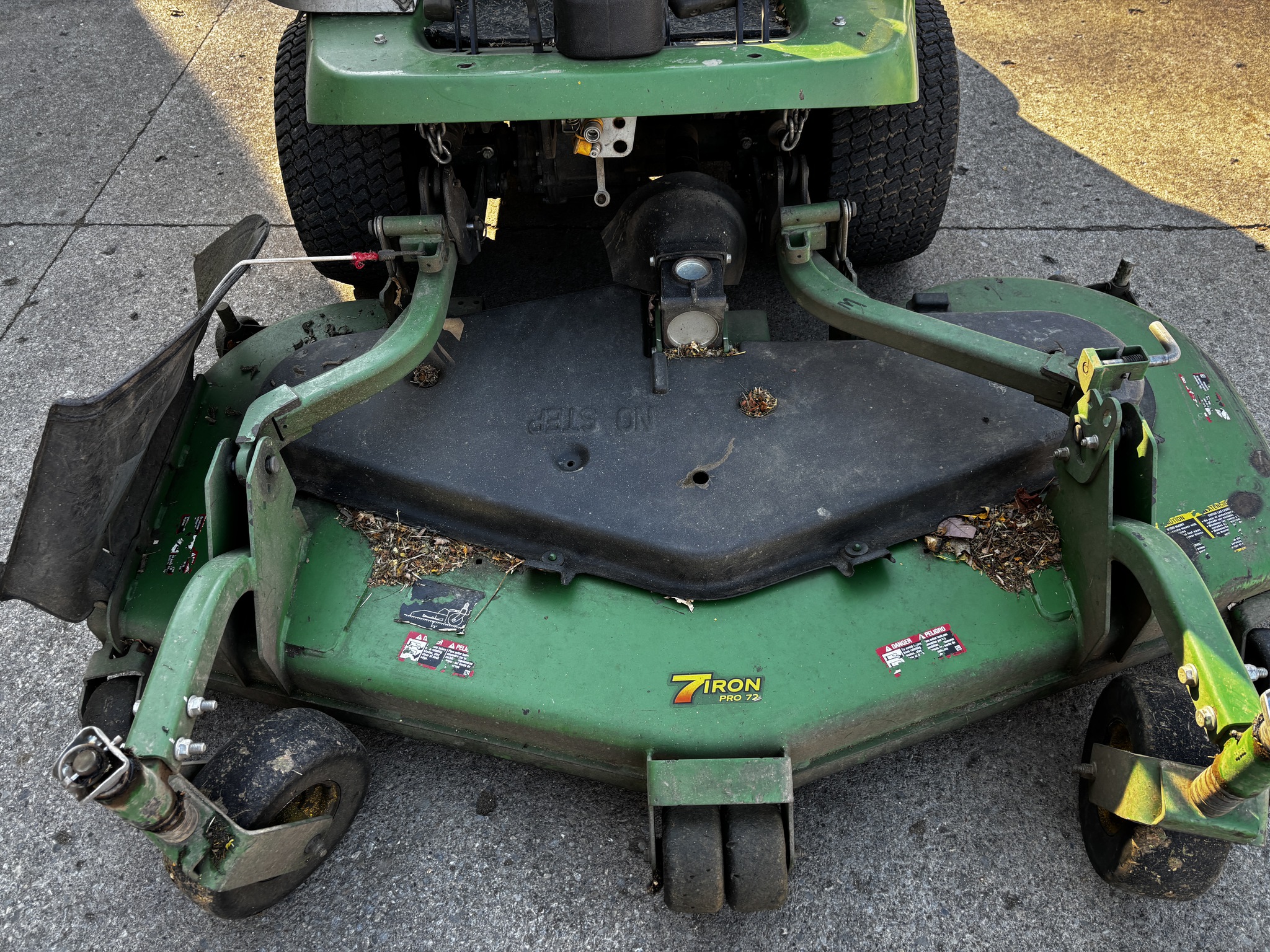 Used 2018 John Deere 1550 Commercial Front Mowers at Koenig Equipment in Richmond, IN - PhotoXL3