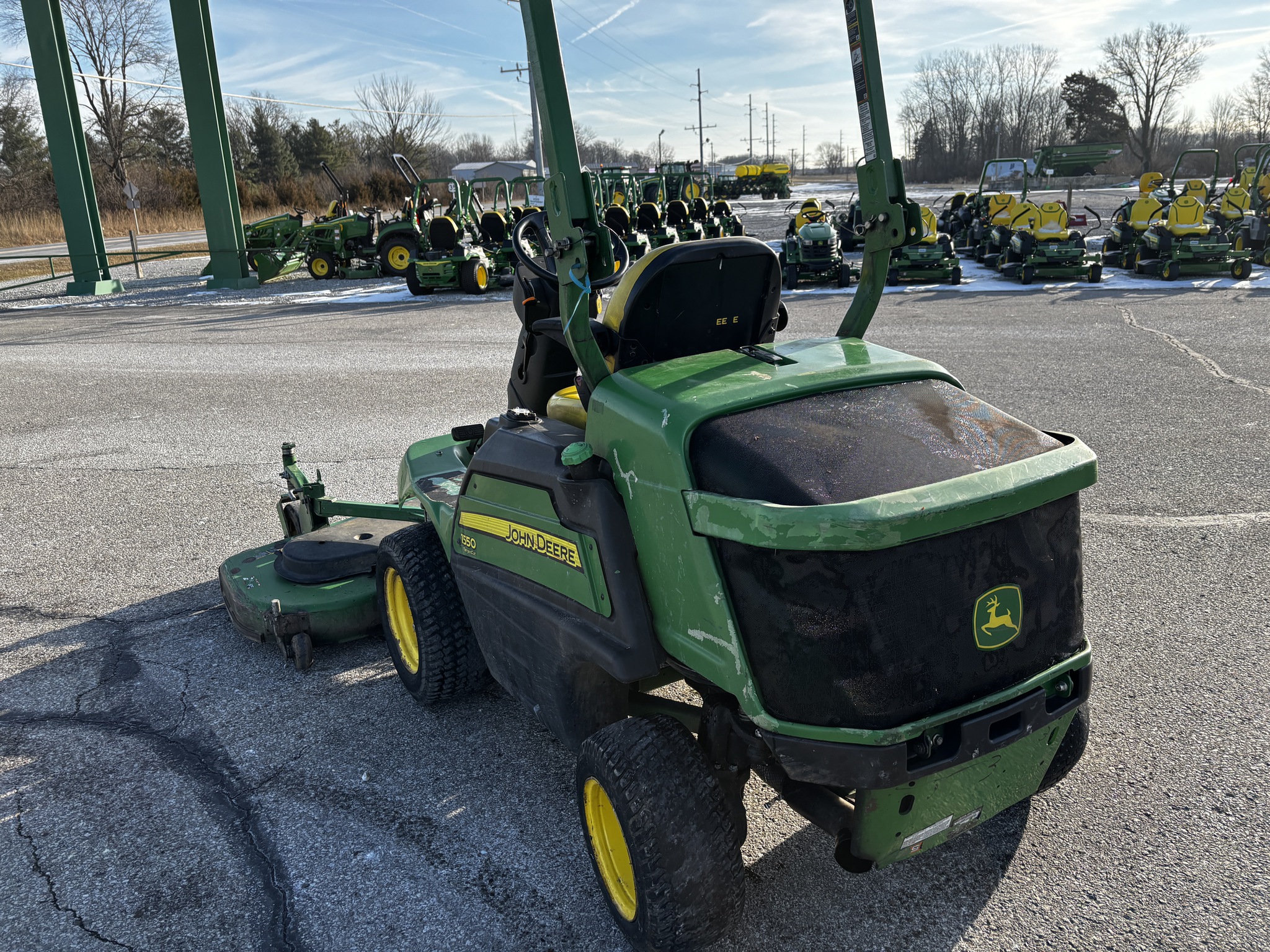 Used 2018 John Deere 1550 Commercial Front Mowers at Koenig Equipment in Richmond, IN - PhotoXL4