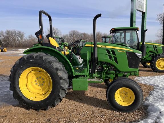 2025 John Deere 5050E - Photo5
