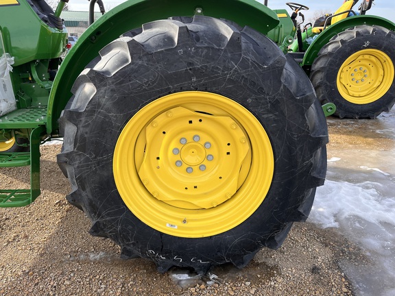 2025 John Deere 5050E - Photo17