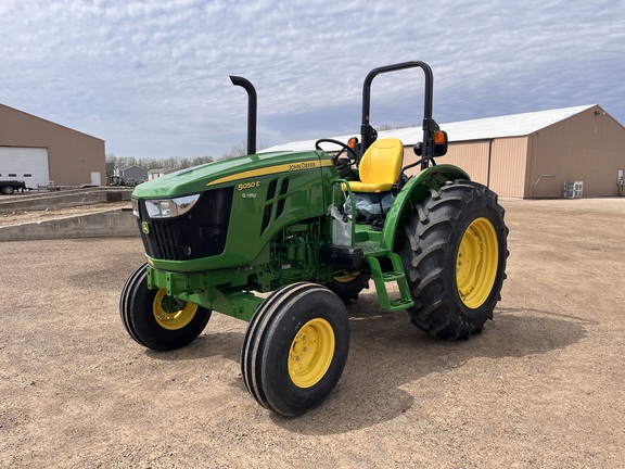 2025 John Deere 5050E - Photo2