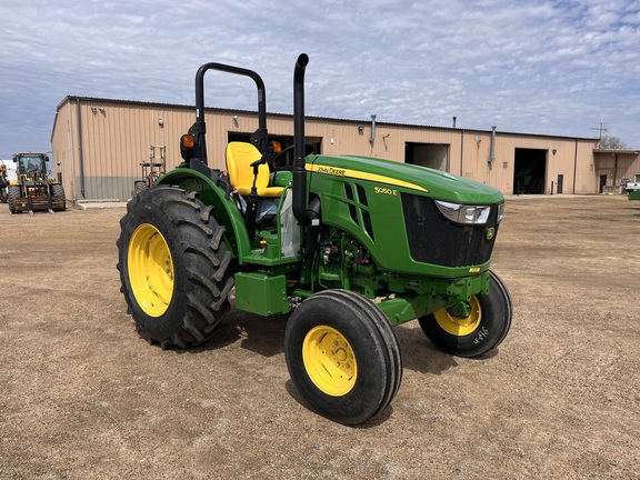 2025 John Deere 5050E - Photo4