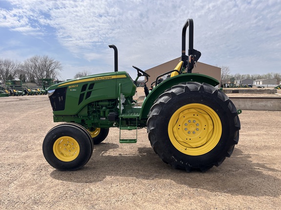 2025 John Deere 5050E - Photo9