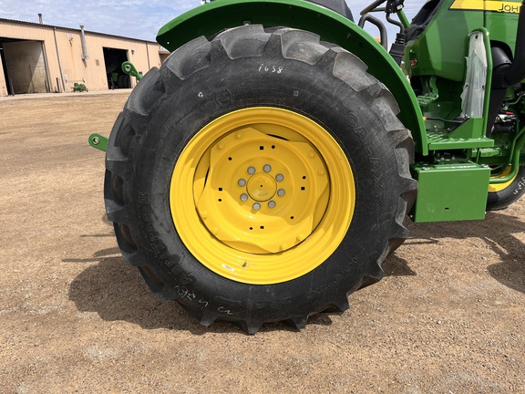 2025 John Deere 5050E - Photo16