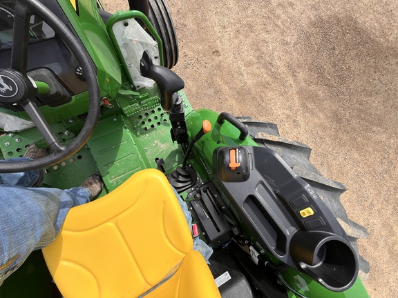 2025 John Deere 5050E - Photo31
