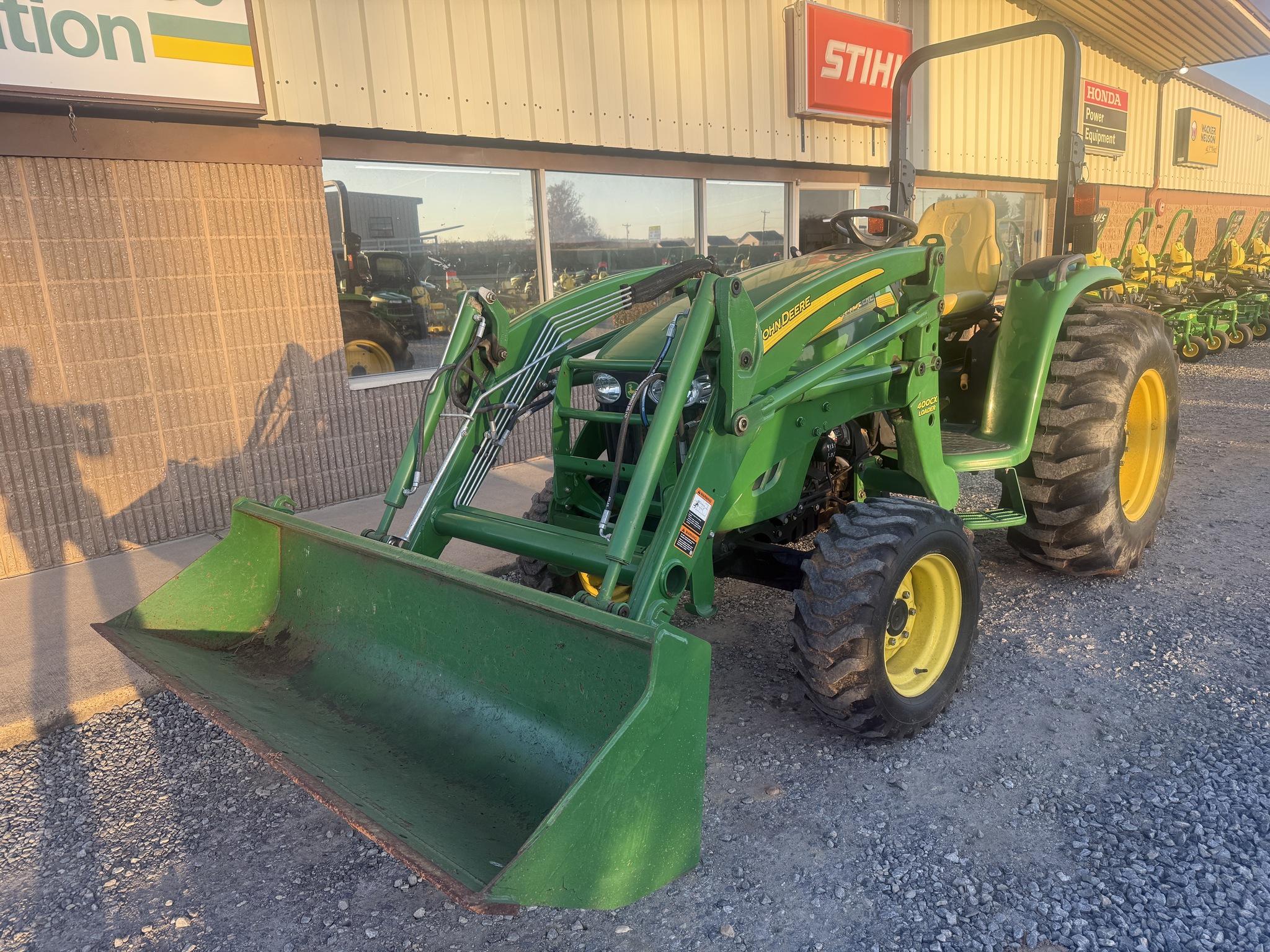 2011 John Deere 4720 Image 3