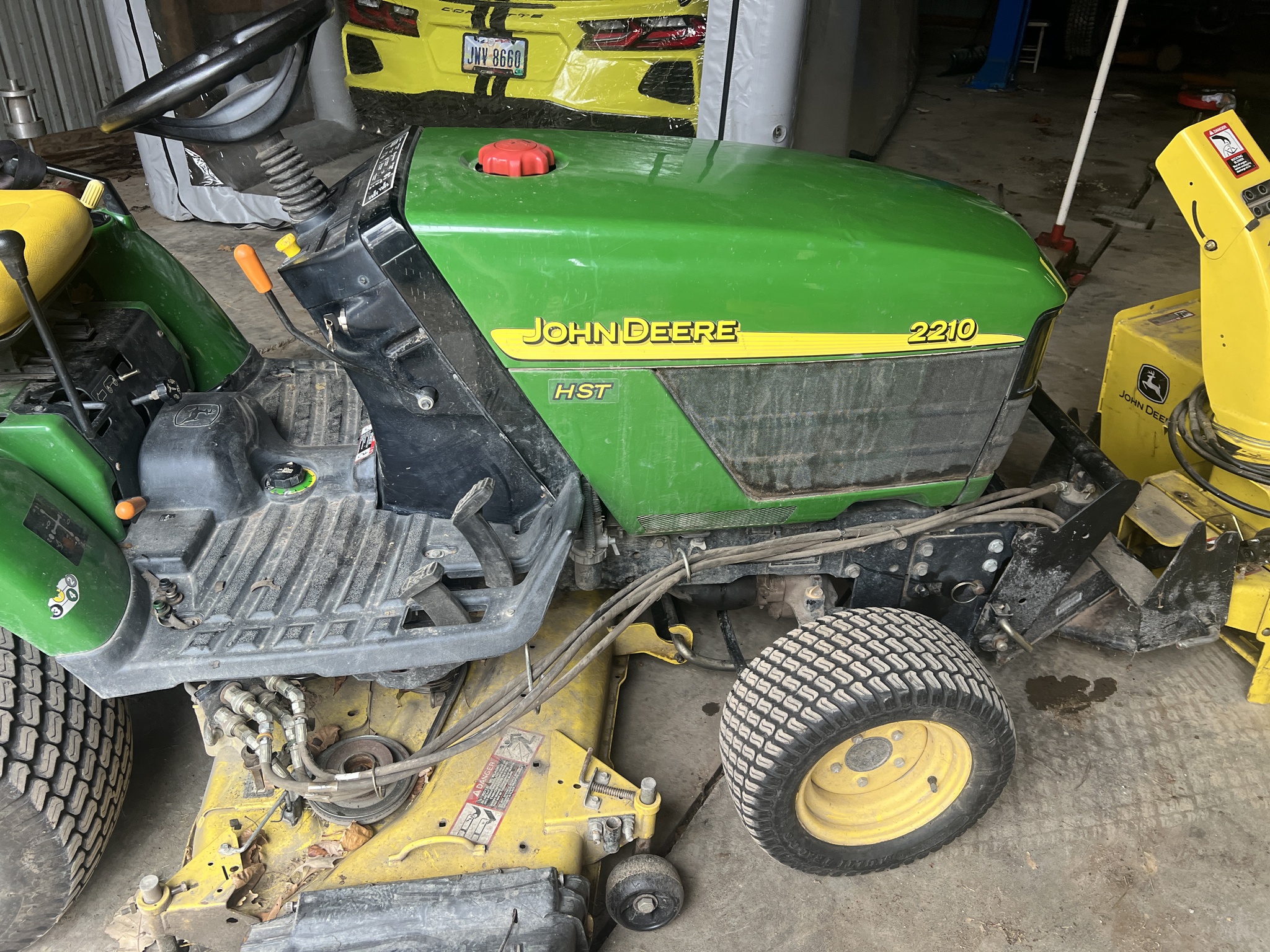 2005 John Deere 2210 Image 2