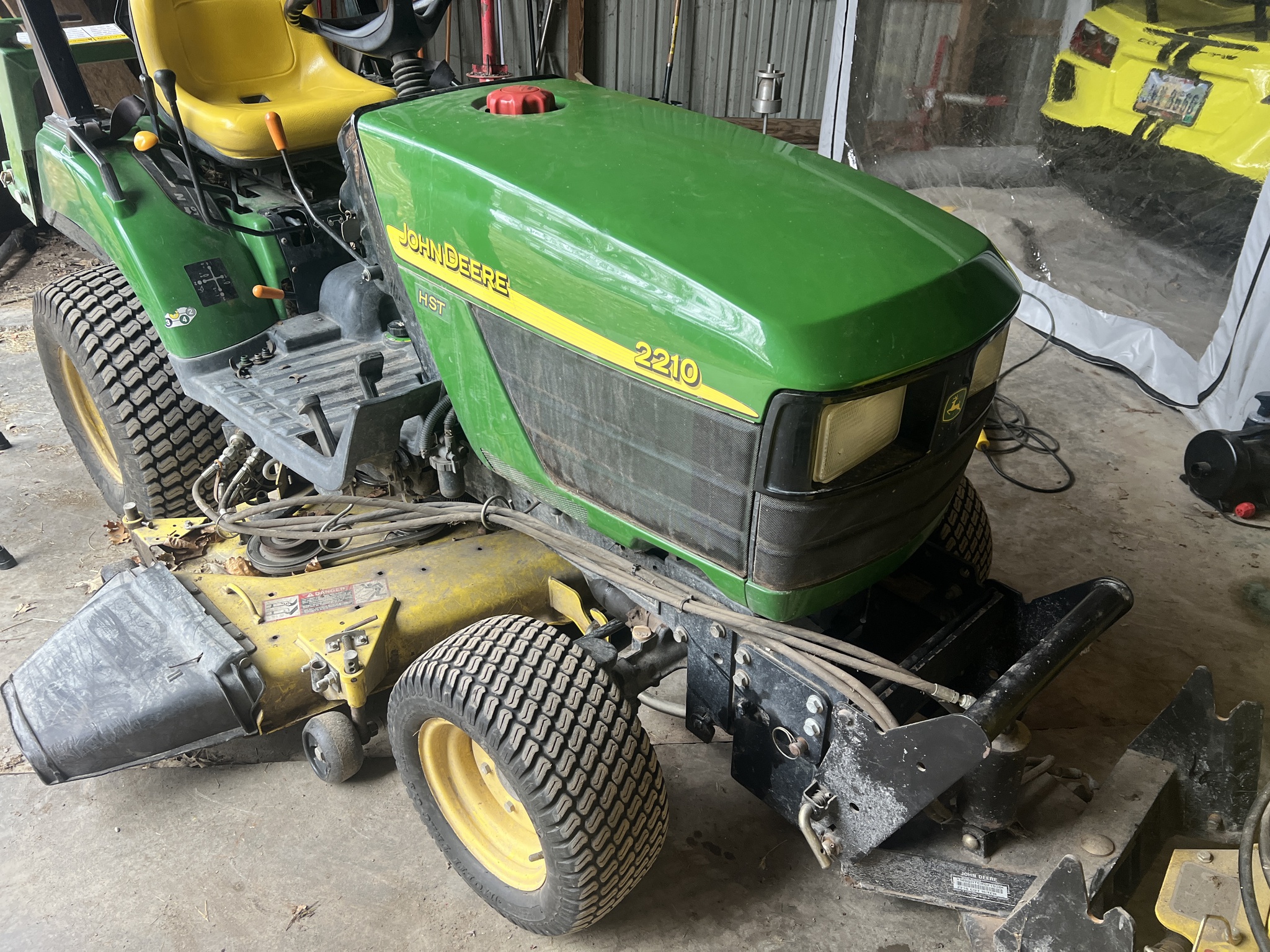 2005 John Deere 2210 Image 1