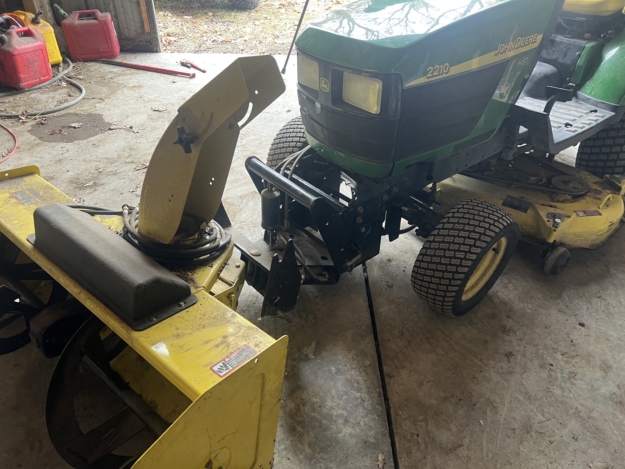2005 John Deere 2210 Image 4