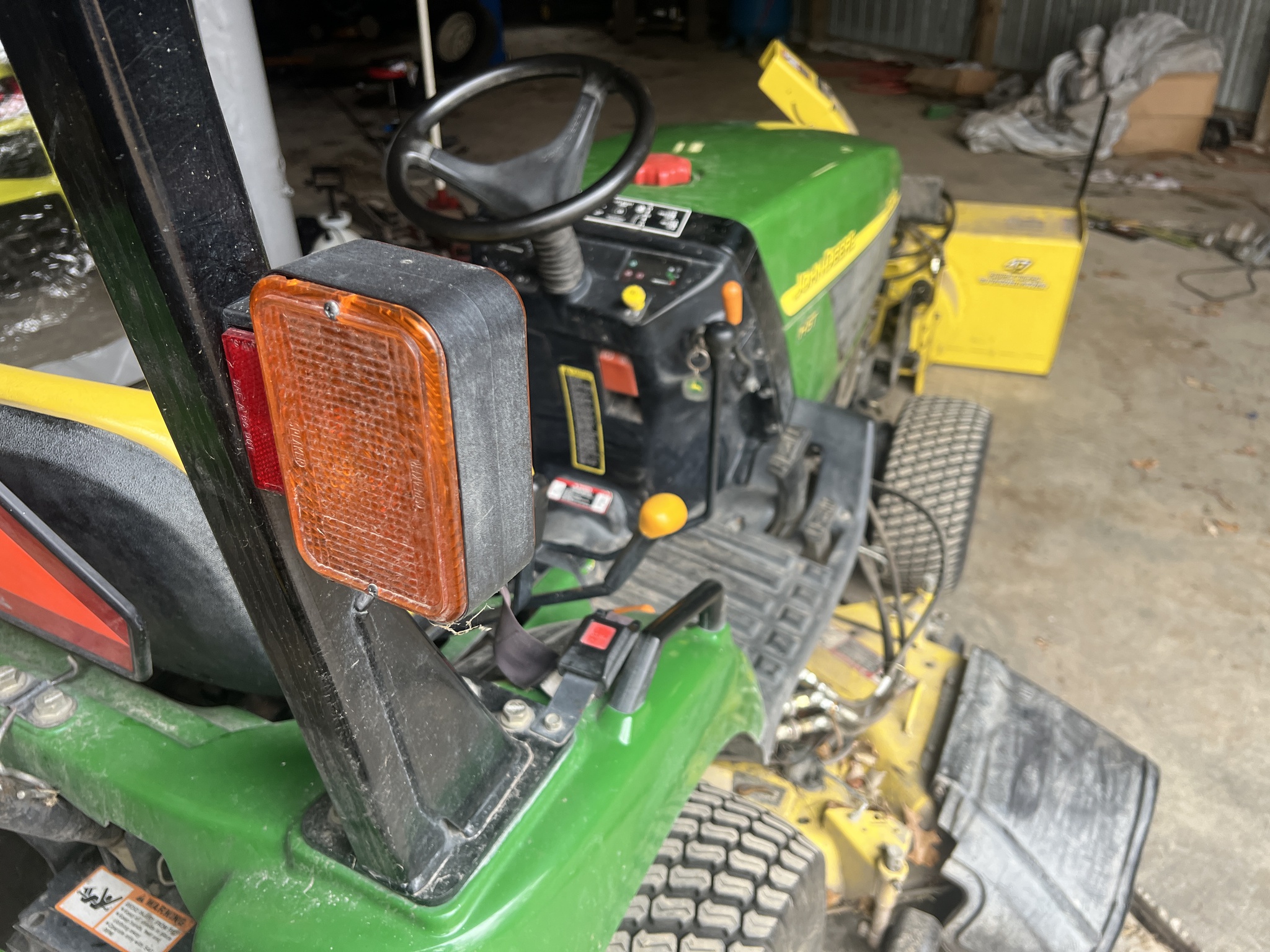 2005 John Deere 2210 Image 8