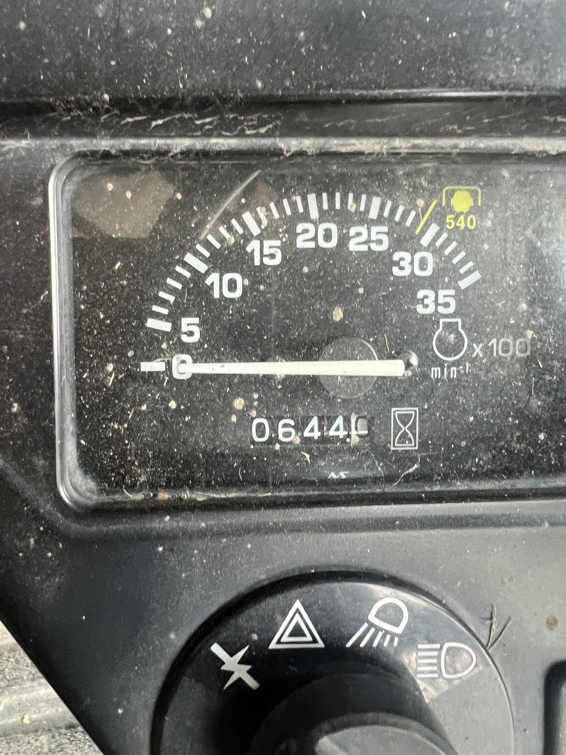 2005 John Deere 2210 Image 12