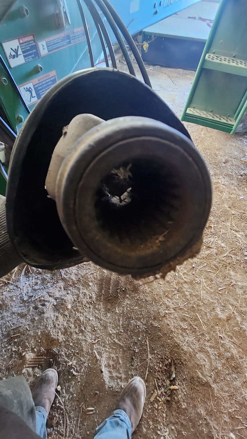 2006 John Deere 946 Image 11