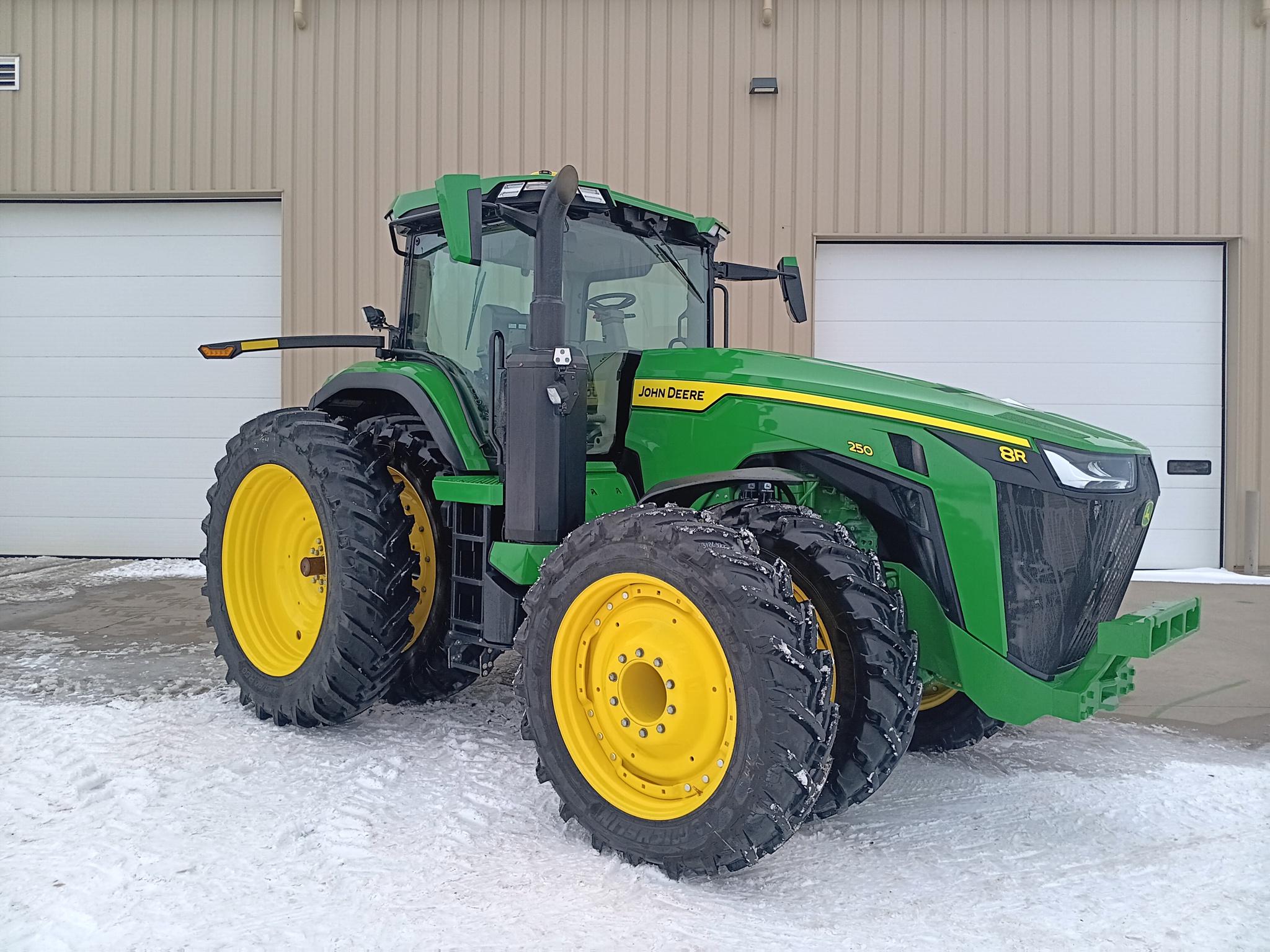 2024 John Deere 8R 250 Image 1