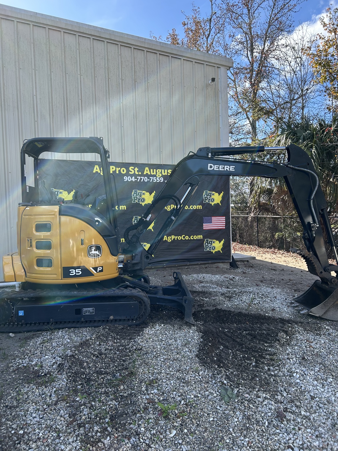 2024 John Deere 35 P Image 2