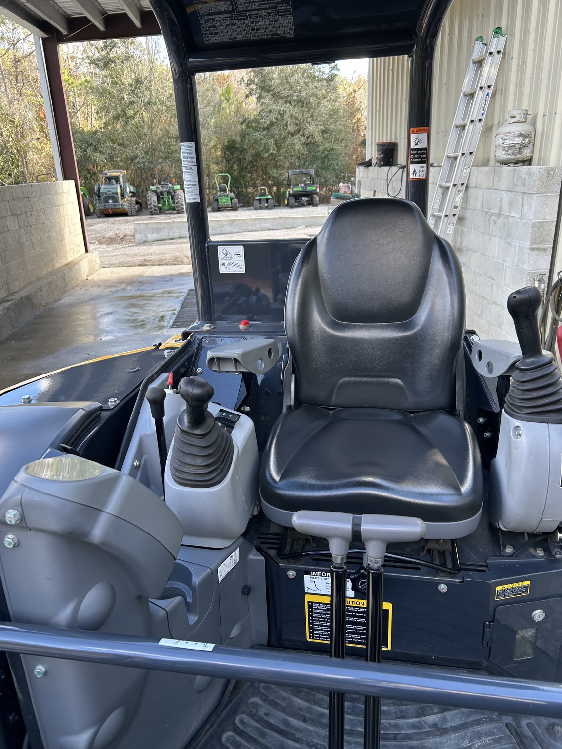 2024 John Deere 35 P Image 5