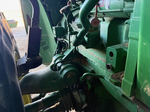 Photo of 2016 John Deere 8320R