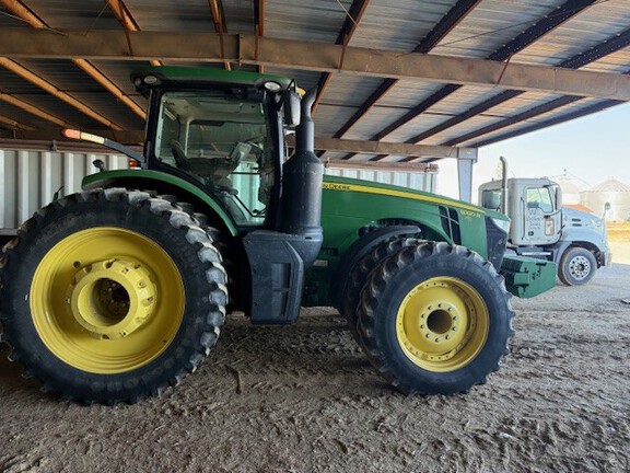 Photo of 2016 John Deere 8320R