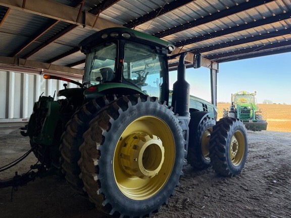 Photo of 2016 John Deere 8320R