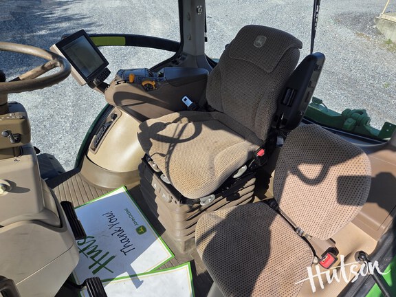 Photo of 2016 John Deere 8320R