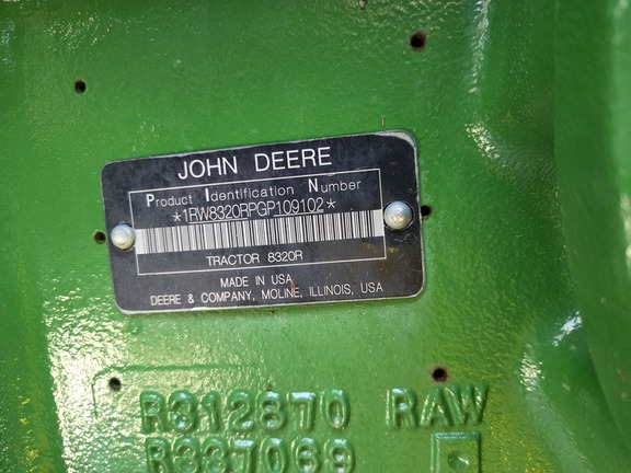 Photo of 2016 John Deere 8320R