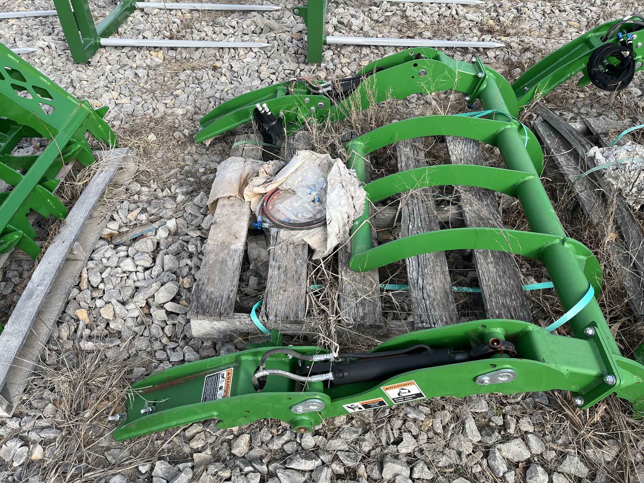  2021 Frontier AR10E-75 ROCK BKT 300X/CX/4&500-xf at Heritage Tractor in Pittsburg, KS