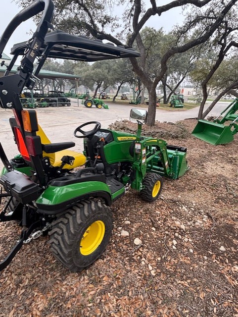 2021 John Deere 1025R Image 3