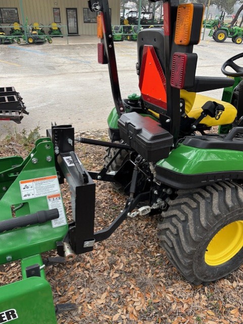 2021 John Deere 1025R Image 5