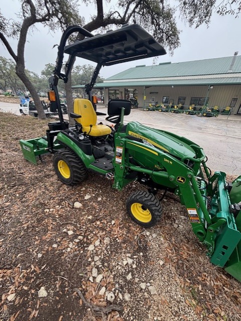 2021 John Deere 1025R Image 1