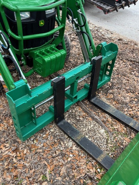 2021 John Deere 1025R Image 4