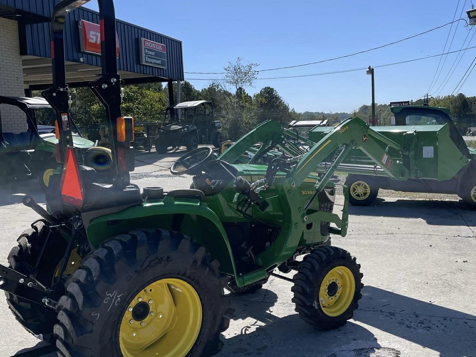 2025 John Deere 3038E Image 5