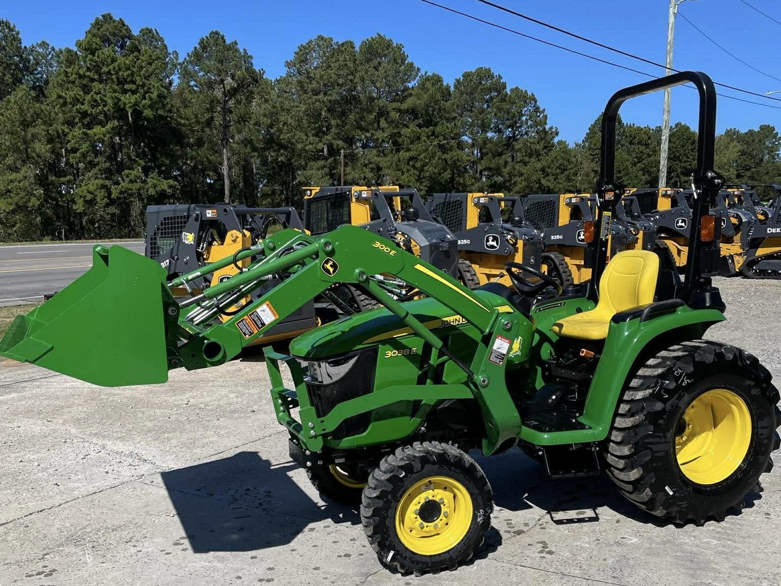 2025 John Deere 3038E Image 3