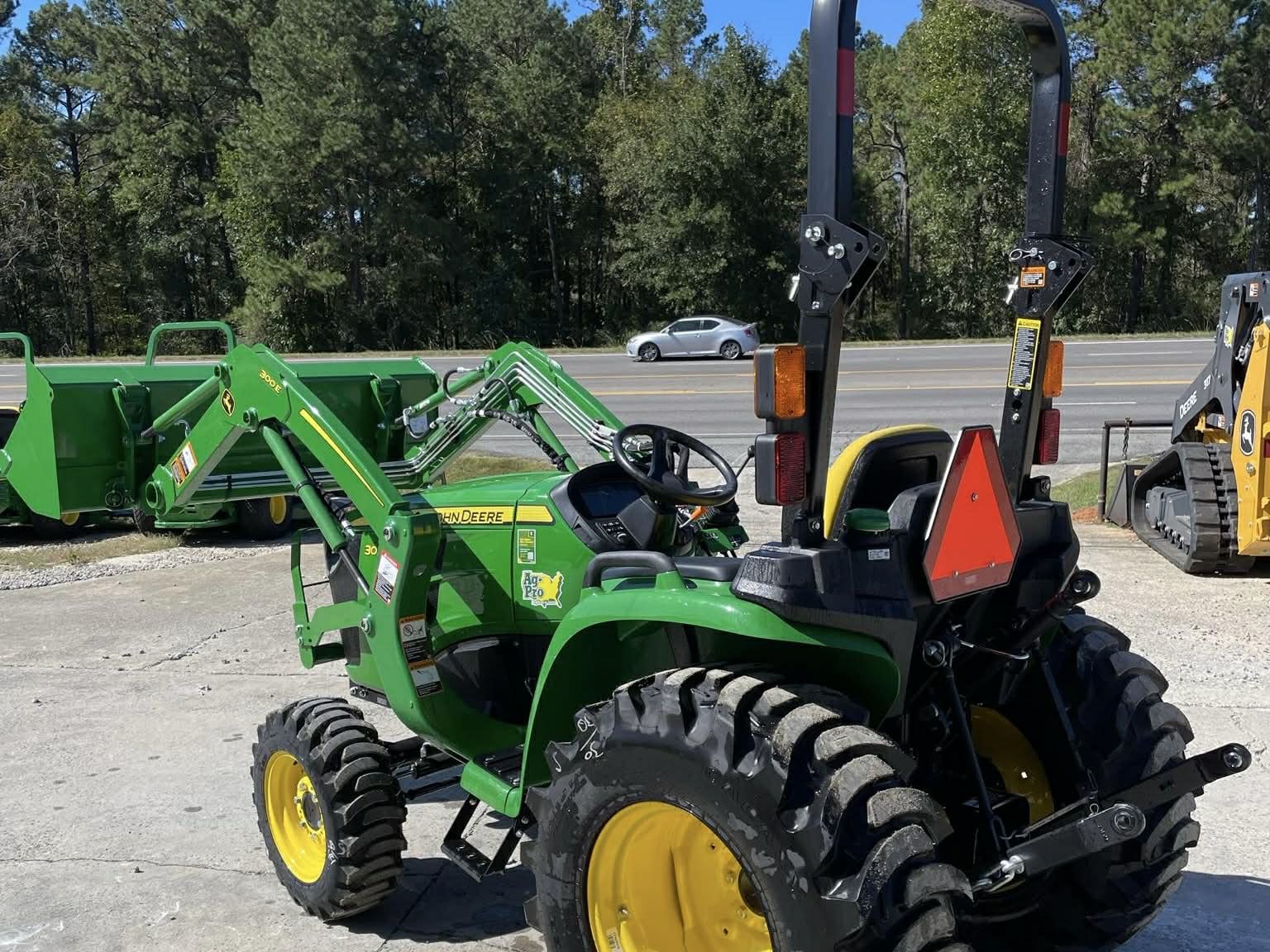 2025 John Deere 3038E Image 4