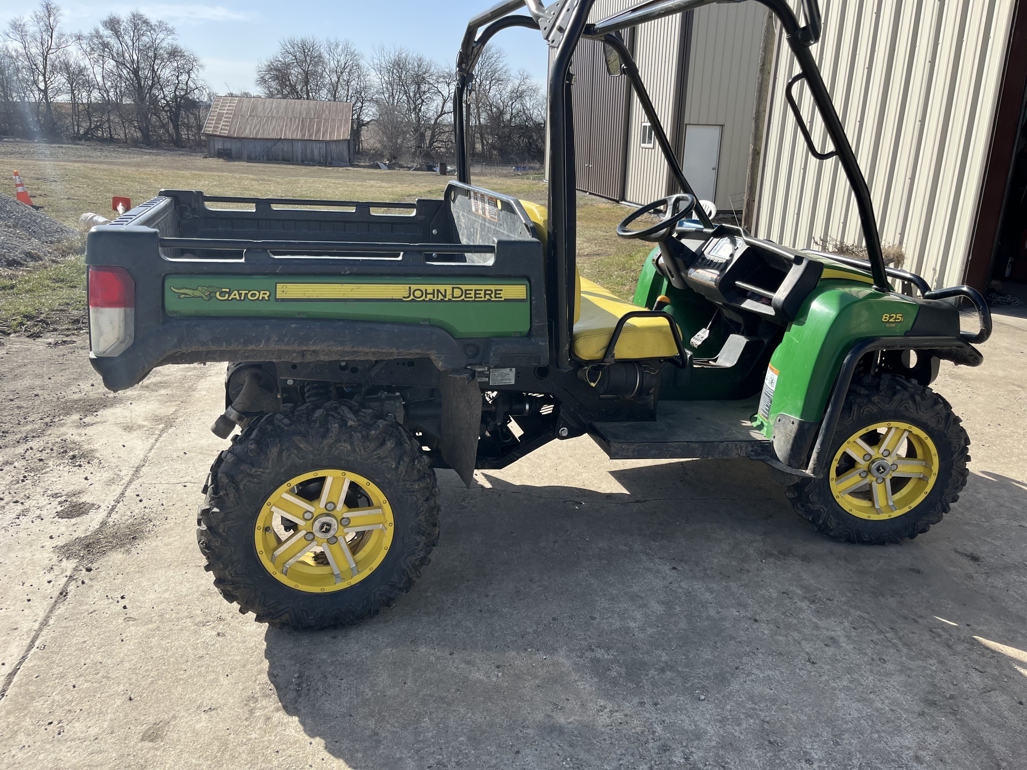  2011 John Deere XUV 825I GREEN at Heritage Tractor in Atchison, KS