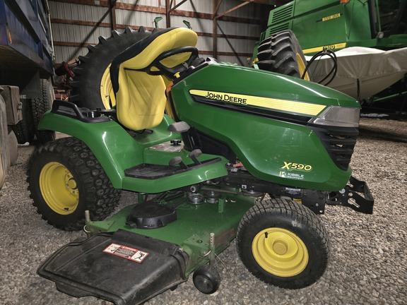 2025 John Deere X590 - Photo10
