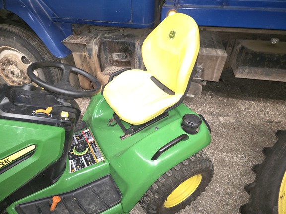 2025 John Deere X590 - Photo6