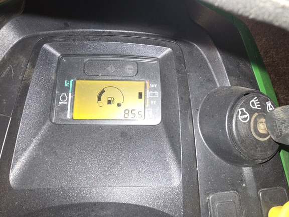 2025 John Deere X590 - Photo5