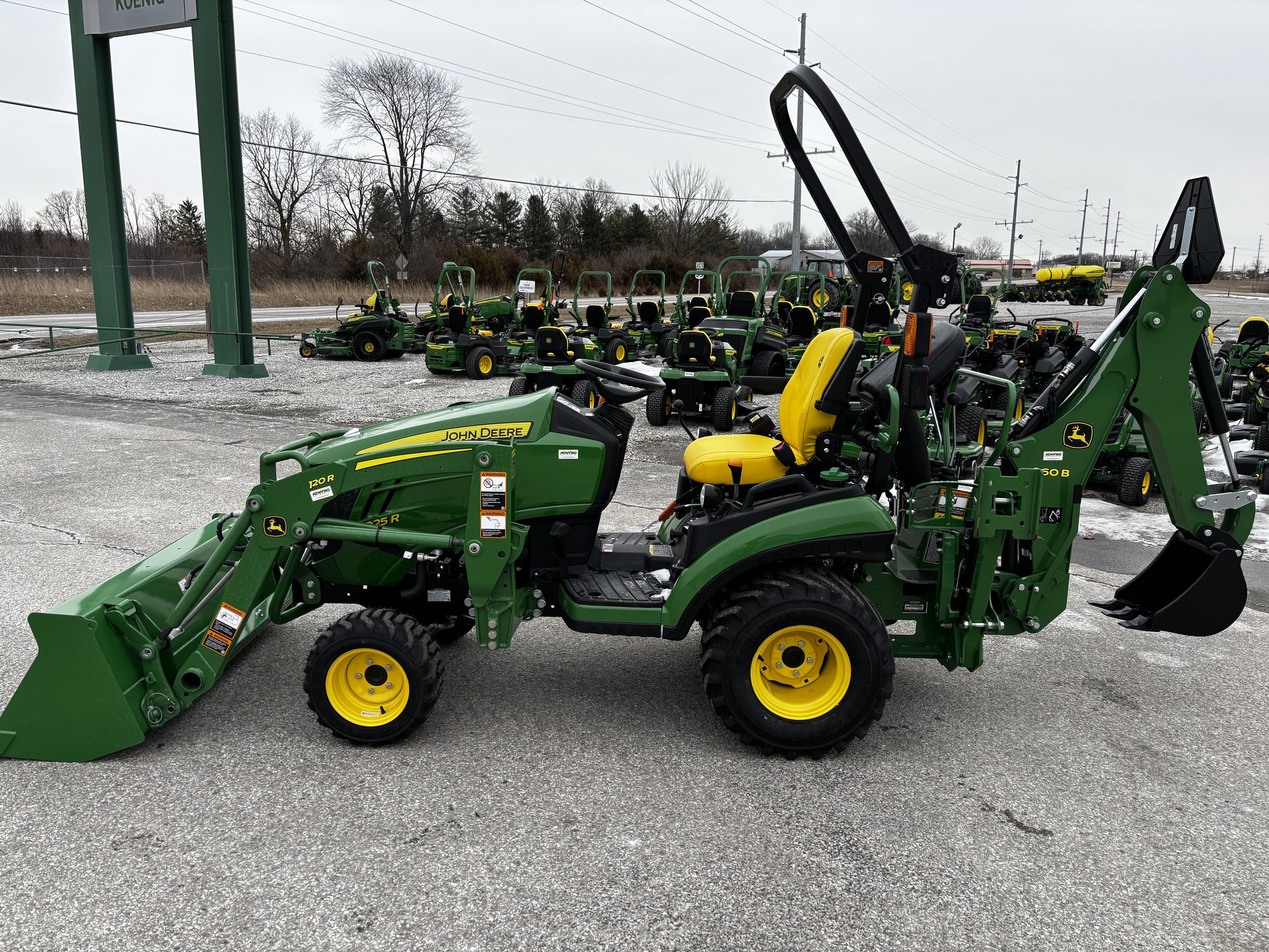 New In-Stock 2024 John Deere 1025R Compact Utility Tractors at Koenig Equipment in Richmond, IN - PhotoXL0