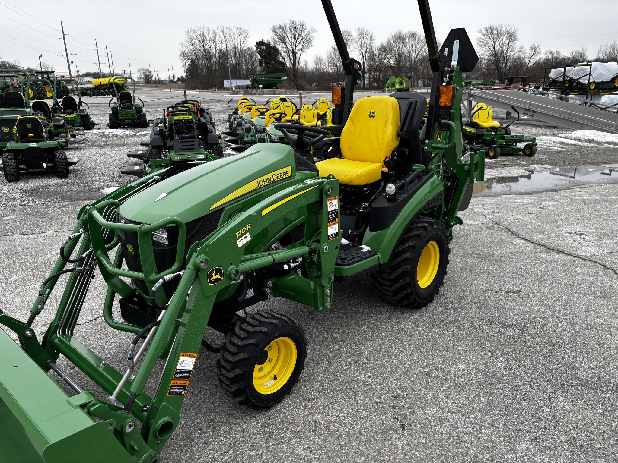 New In-Stock 2024 John Deere 1025R Compact Utility Tractors at Koenig Equipment in Richmond, IN - PhotoXL3