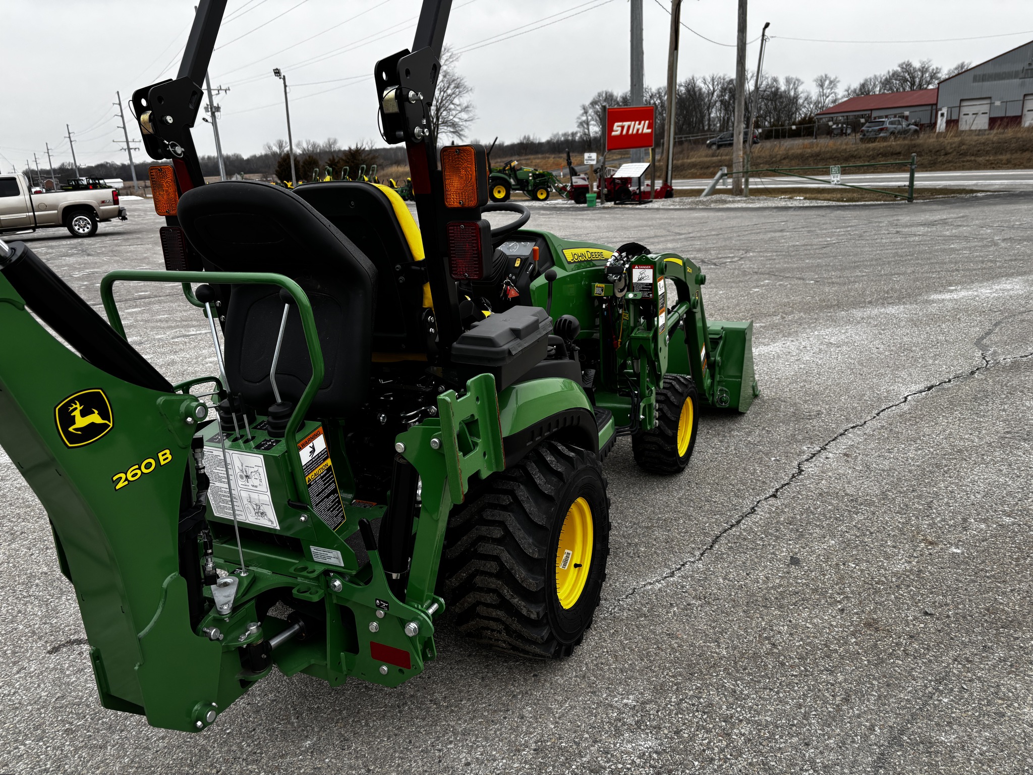 New In-Stock 2024 John Deere 1025R Compact Utility Tractors at Koenig Equipment in Richmond, IN - PhotoXL6