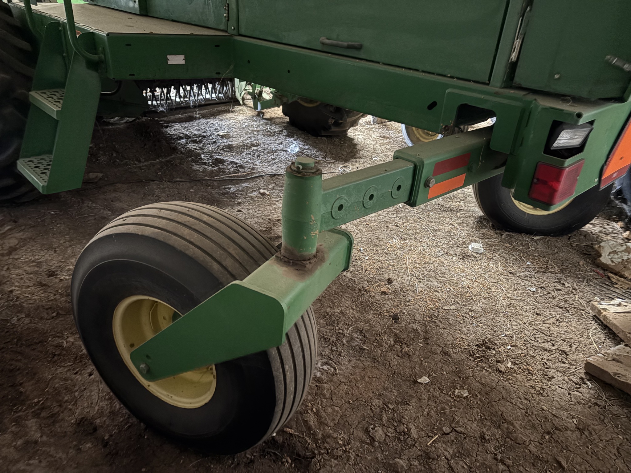 2002 John Deere 4990 Image 12