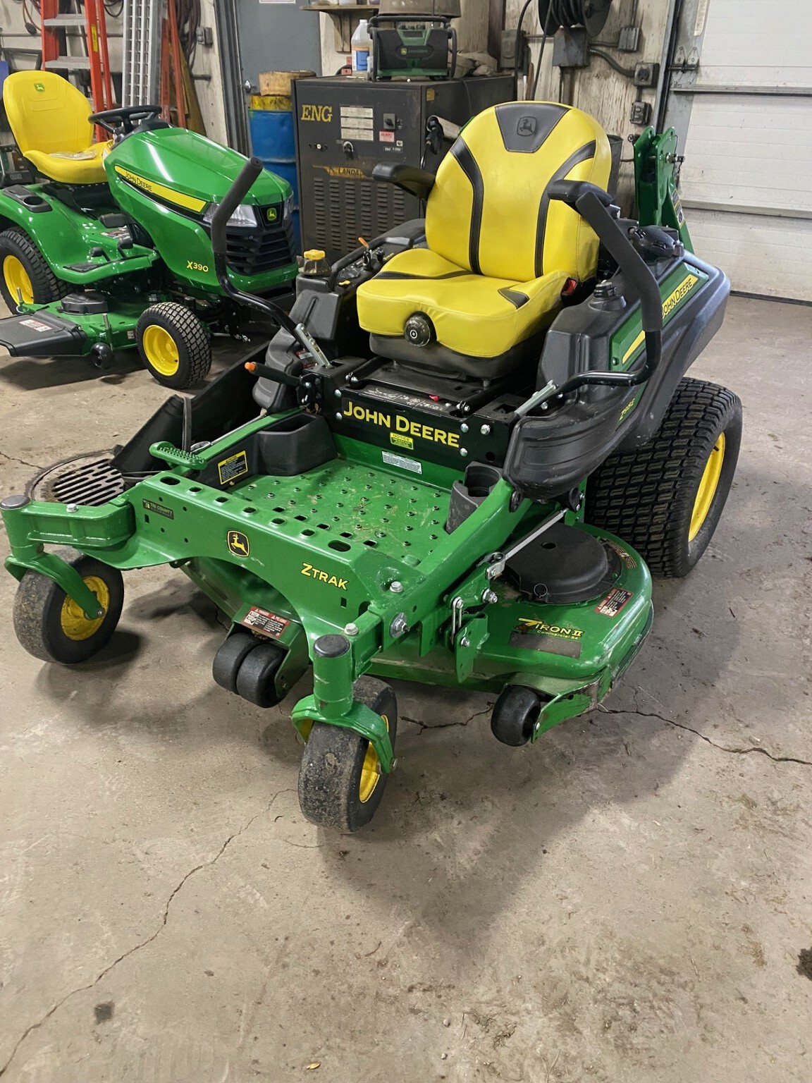 2018 John Deere Z915E Image 1