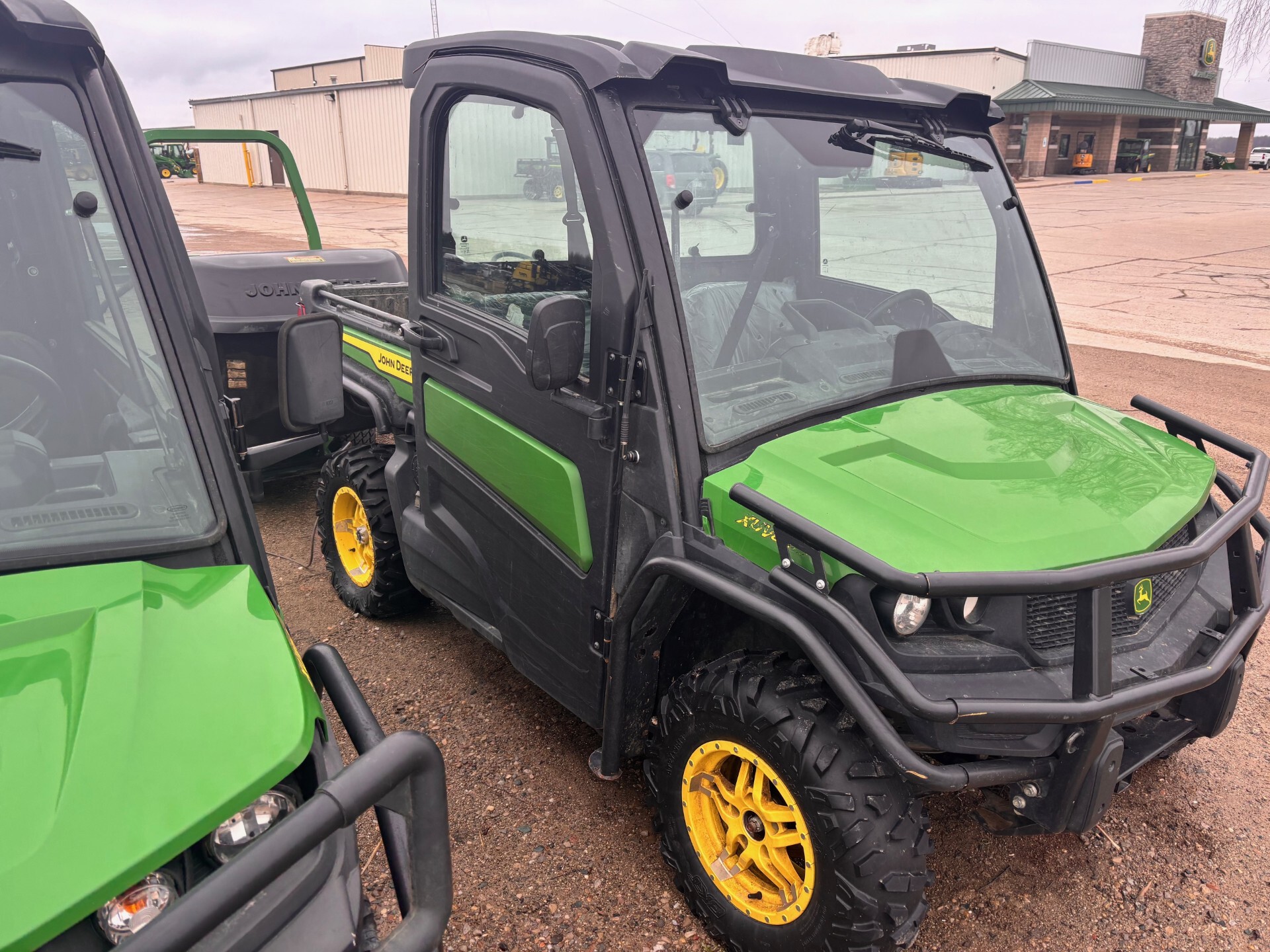 2023 John Deere XUV835M HVAC Cab Image 1