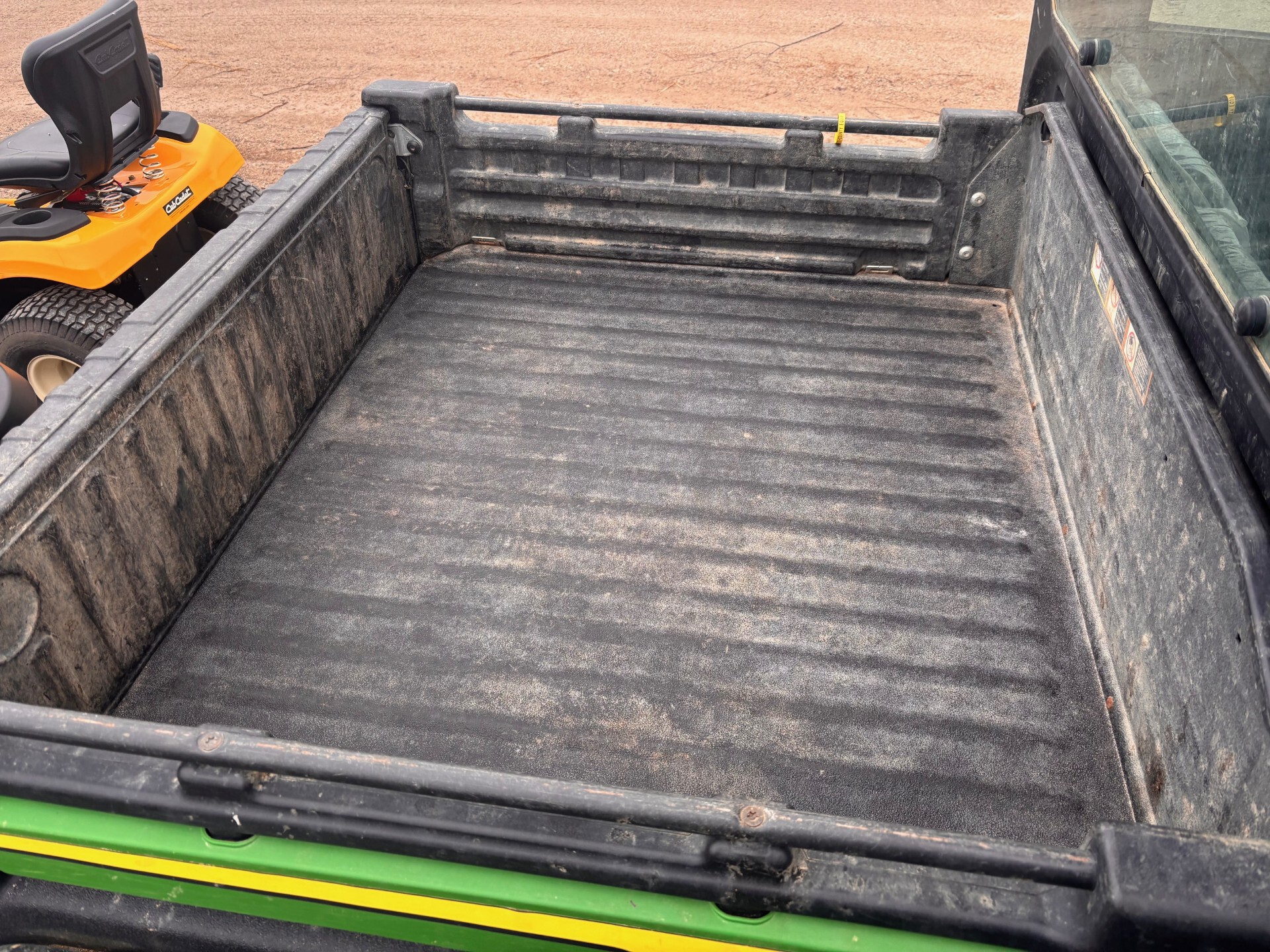 2023 John Deere XUV835M HVAC Cab Image 2