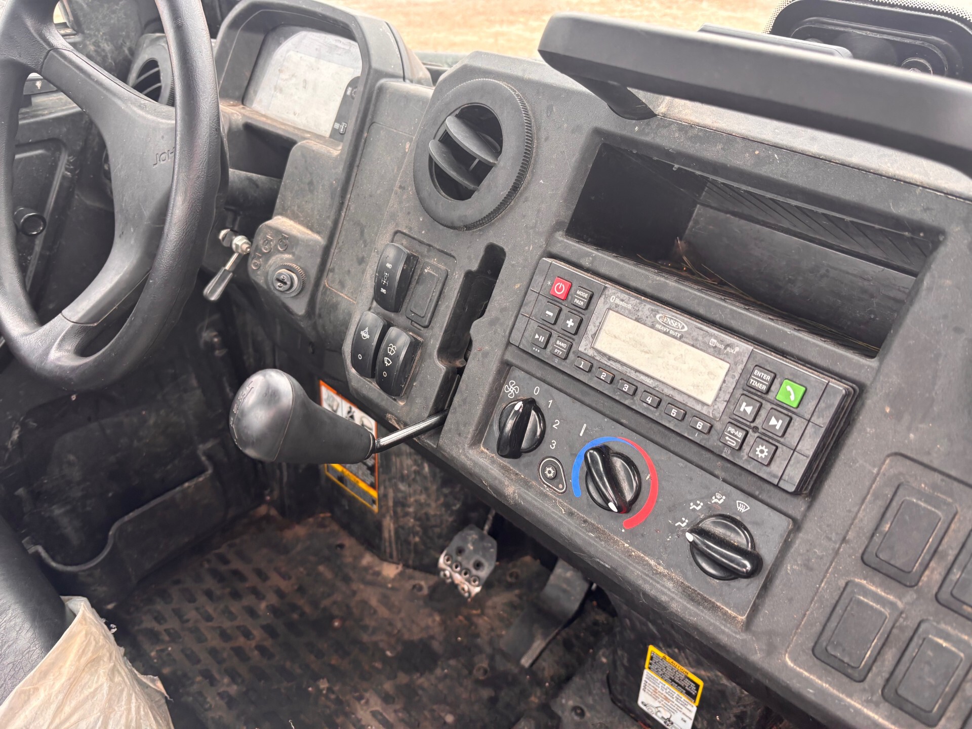 2023 John Deere XUV835M HVAC Cab Image 4