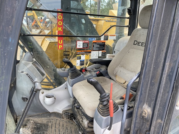 2018 John Deere 245G LC