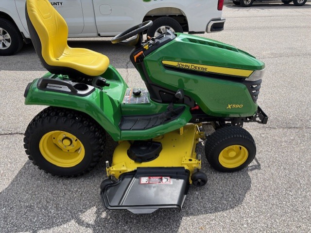 2019 John Deere X590 Image 1