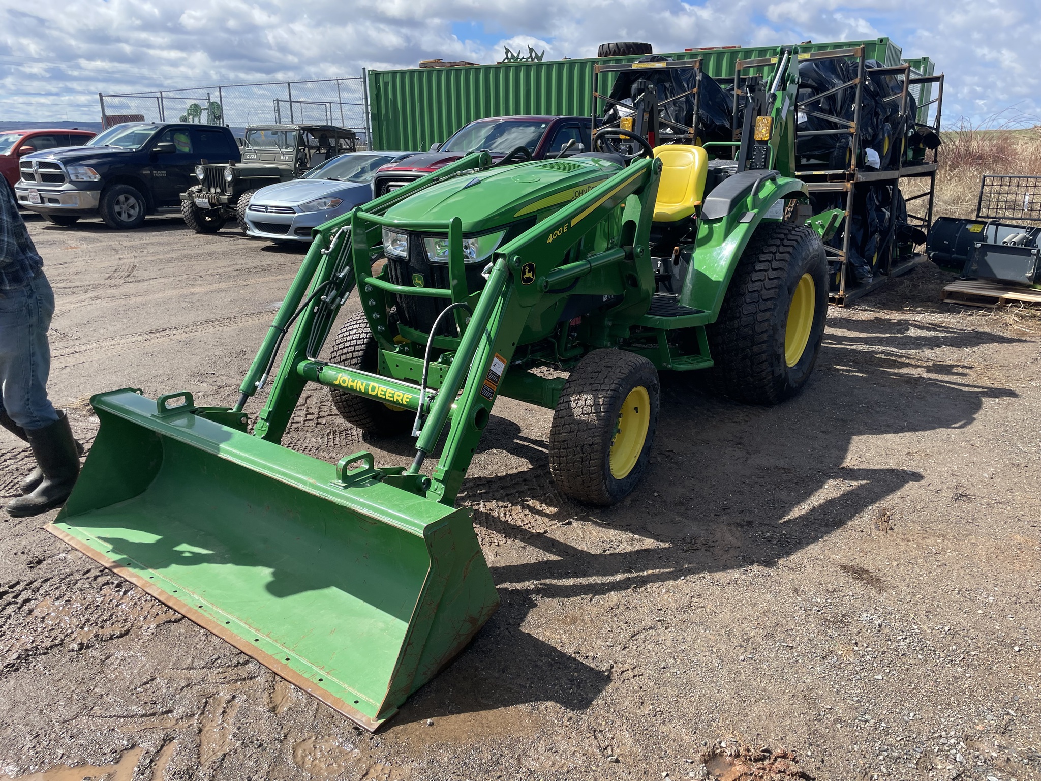 2023 John Deere 4052M Image 5