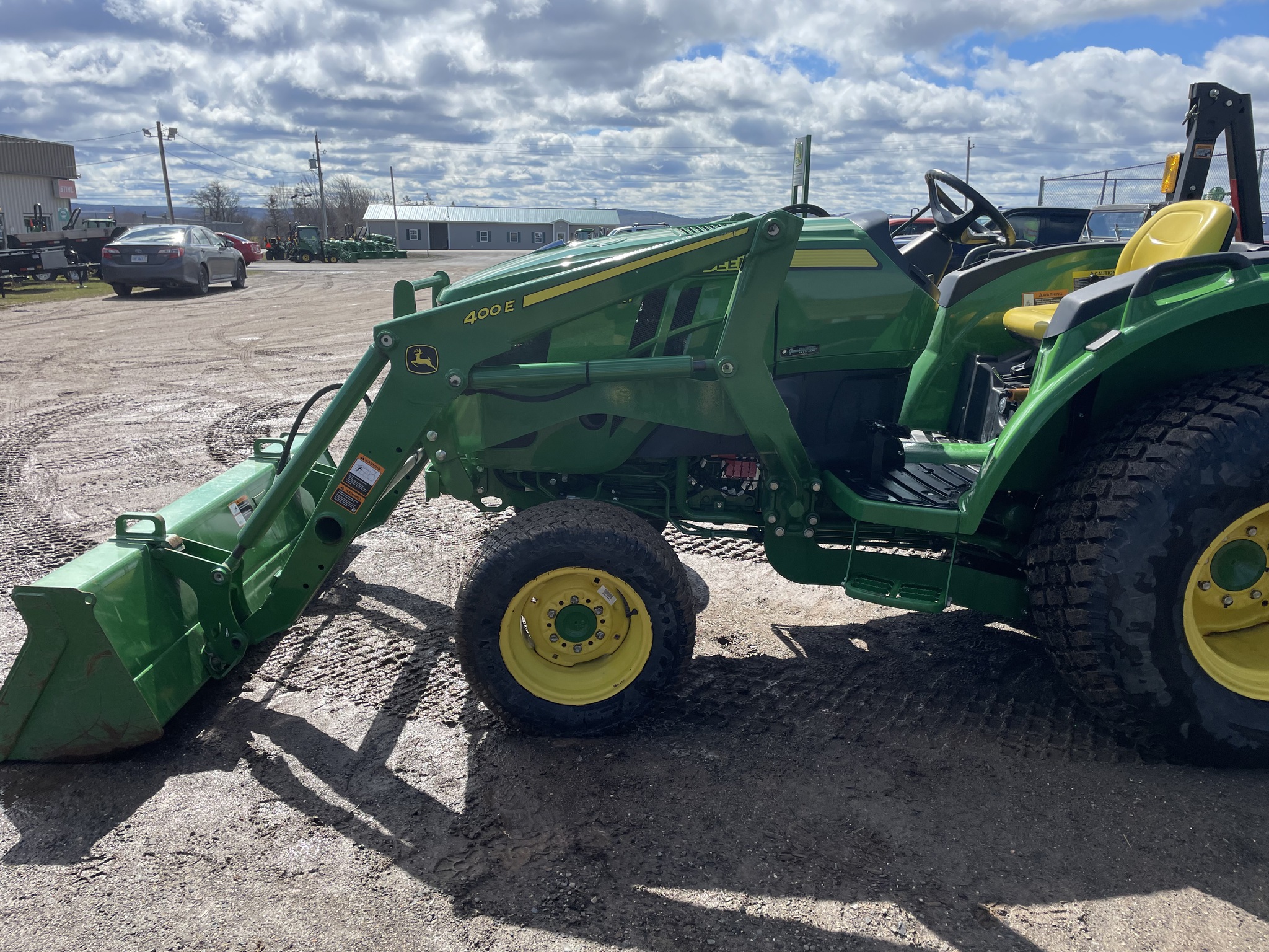 2023 John Deere 4052M Image 2