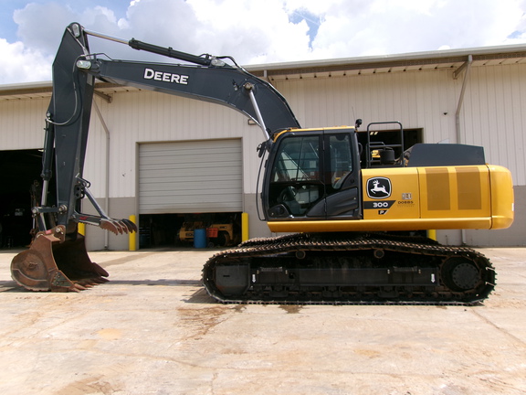 Photo of 2024 John Deere 300 P