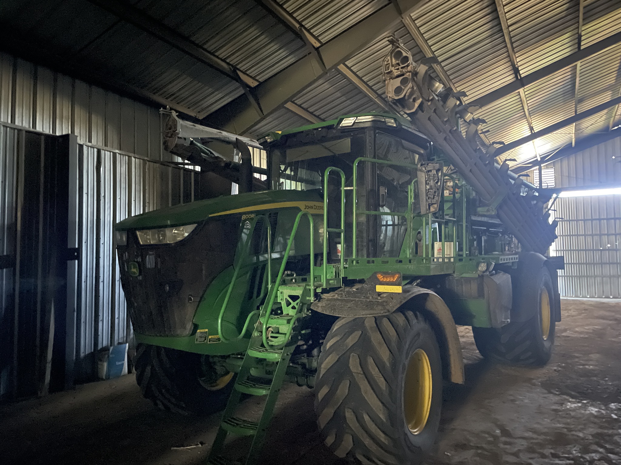 2023 John Deere 800R Image 1